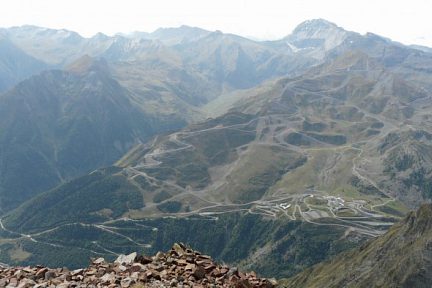 Pic de Bugatet, vue sur Piau-Engaly en été