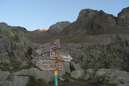 Pico Posets, bifurcation du GR 11.2 face à la Diente de Llardana