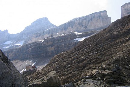 Gavarnie, le refuge des Sarradets devant le Casque (3006 m)