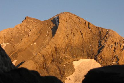 Le Mont Perdu embrasé au coucher de soleil