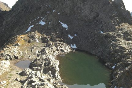Montée au pic de Hourgade, vue sur le pic de Nère et son laquet
