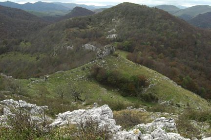 Sommet du pic Etchecortia, vue sur le pic Zumbia