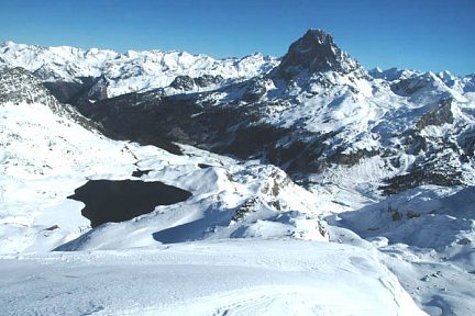 Ski de randonnée au pic de Larry, vue sur l'Ossau