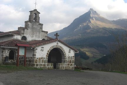 Le Txindoki depuis l'église de Saturdi