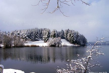 Lac de Lourdes au bout du chemin Henri IV