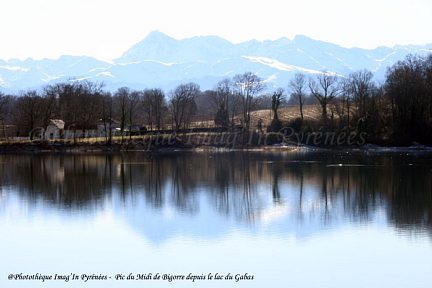 Pic du Midi de Bigorre depuis le lac du Gabas