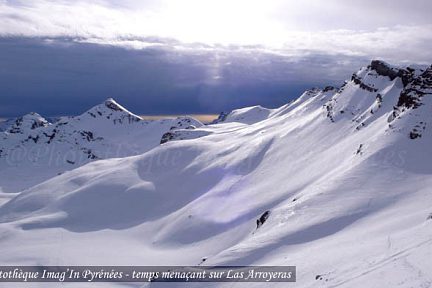 Temps menaçant sur le pic de Las Arroyeras
