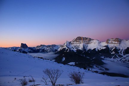 Vue sur les crêtes du vercors et le Mont Aiguille