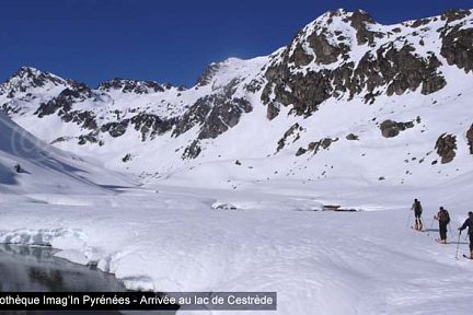 Montée vers le lac au pied du pic de Cestrède
