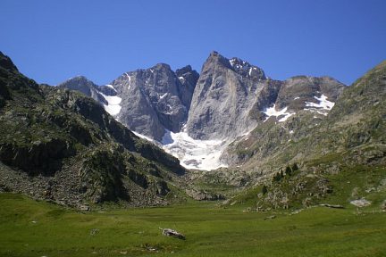 La face nord du Vignemale depuis le refuge des Oulettes