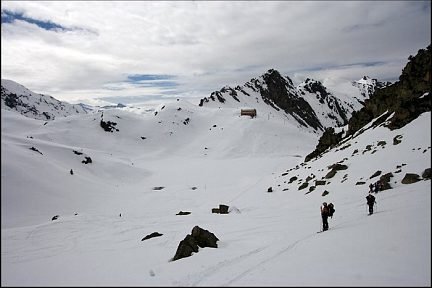 Refuge et lac de la Glère