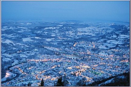 Lourdes vue depuis une piste du pic du Jer
