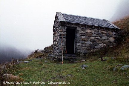 Cabane de Matte, à l'est de Pragnères
