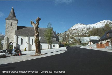 Germs-sur-l'Oussouet, vue sur le pic de la Clique