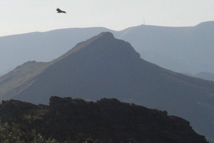 L'Atxuria survolé par les vautours, vu depuis Ibanteli