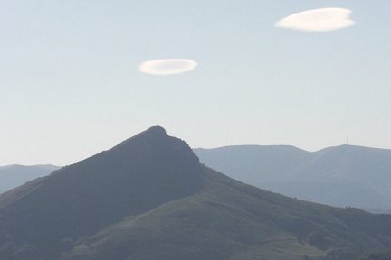 Atxuria (756 mètres) et jeu de nuages