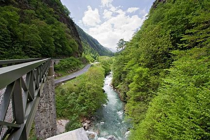 Passerelle au dessus du Gave
