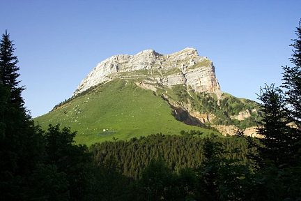 Dent de Crolles depuis le sentier au-dessus du col du Coq