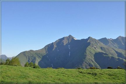 Le Soum de Nère et le névé du Moustayou