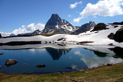 Pic du Midi d'Ossau vu depuis le lac Castérau (1943 m)