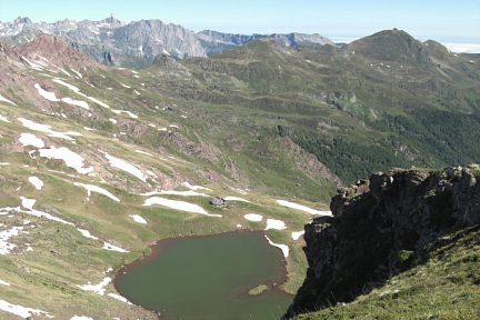 Lac et refuge d'Arlet vus du sommet du pic d'Arlet