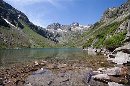 Au bord du lac d'Estom