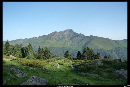 Pic du Montaigu depuis la rando du lac de Peyrelade