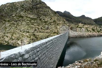 Lacs de Bachimaña Bajo et Alto séparés par un barrage