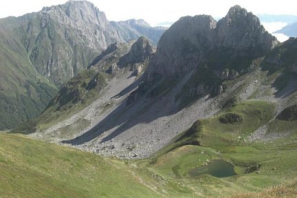 Lac d'Ansabère vu depuis la crête frontière (2054 m)