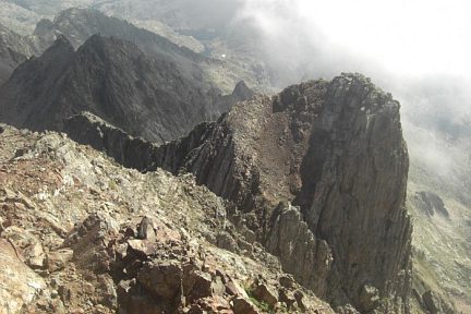 Aguja de Pondiellos vue du du pico de Garmo Negro