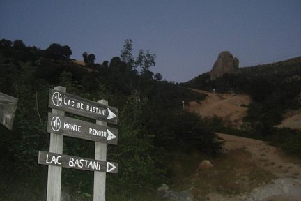 Panneaux de l'itinéraire du Monte Renoso
