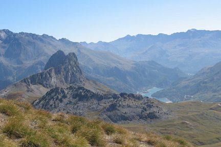 En montant sur le Peyrelue vers la Pena Foratata
