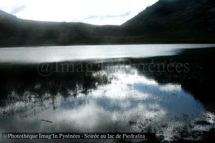 Soirée au bord du lac de Piedrafita