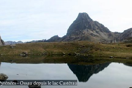 Reflet du pic du Midi d'Ossau dans le lac Castérau