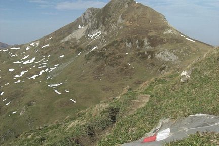 Le Chardékagagna vu du GR sur le flanc du pic de Belhay