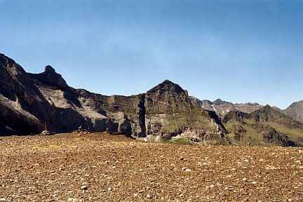 Le Gerbats et la Géla vus depuis le port de Barroude