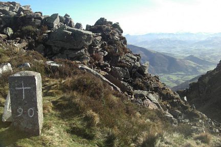 Col d'Iparla (950 m) et borne frontière numéro 90