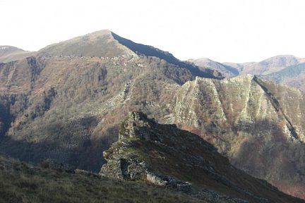 Vue sur Irubelakaskoa en montant au pic d'Iparla