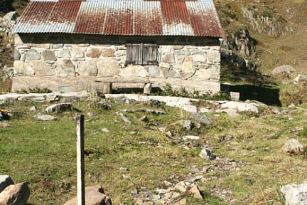 La cabane de Chérue, vallée d'Ossau, vue 2