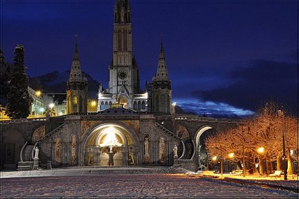 La basilique de Lourdes en janvier 2010