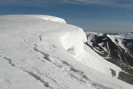 Corniche au sommet de Pouyaué (2062 m)