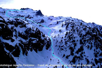 Descente à ski depuis le pic des Batanès