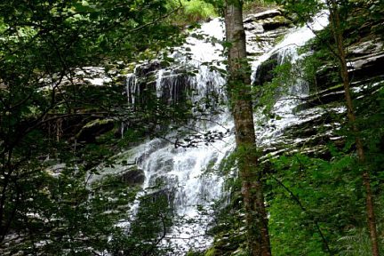 Cascade sur le chemin vers la Passerelle d'Holzarté