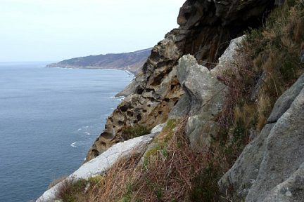 Pasaje Donibane - Jaizkibel : Vue sur la côte depuis les rochers