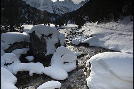 Beaucoup de neige pendant cette randonnée en raquettes au refuge du Marcadau