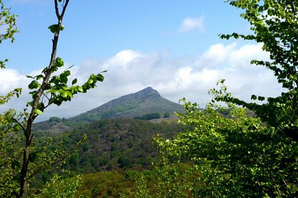 Vue sur l'Atxuria depuis de col de Lizarrieta
