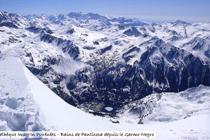 Les Bains de Panticosa vus depuis le Garmo Negro