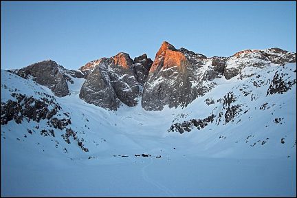 Face nord du Vignemale éclairée par le soleil