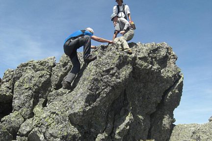 Escalade sur les rochers sommitaux du sommet d'Occabe