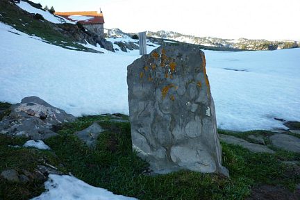 Borne frontière 262 au col de la Pierre Saint-Martin